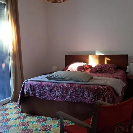 Chez Annie D'hote Homestay Sete