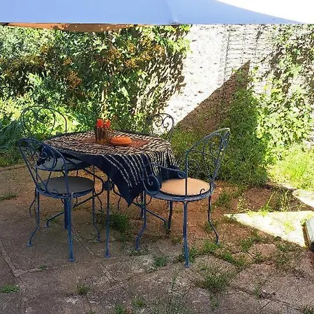 Chez Annie D'hote Homestay *